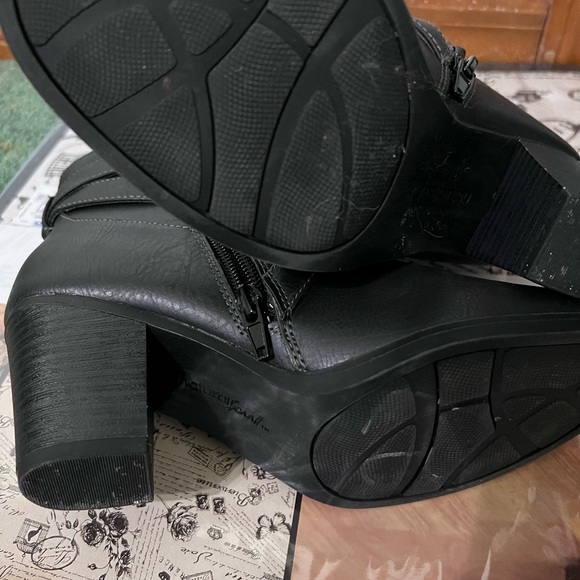 Selling boots size 6.5W Naturalizer black charcoal - Picture 6 of 9